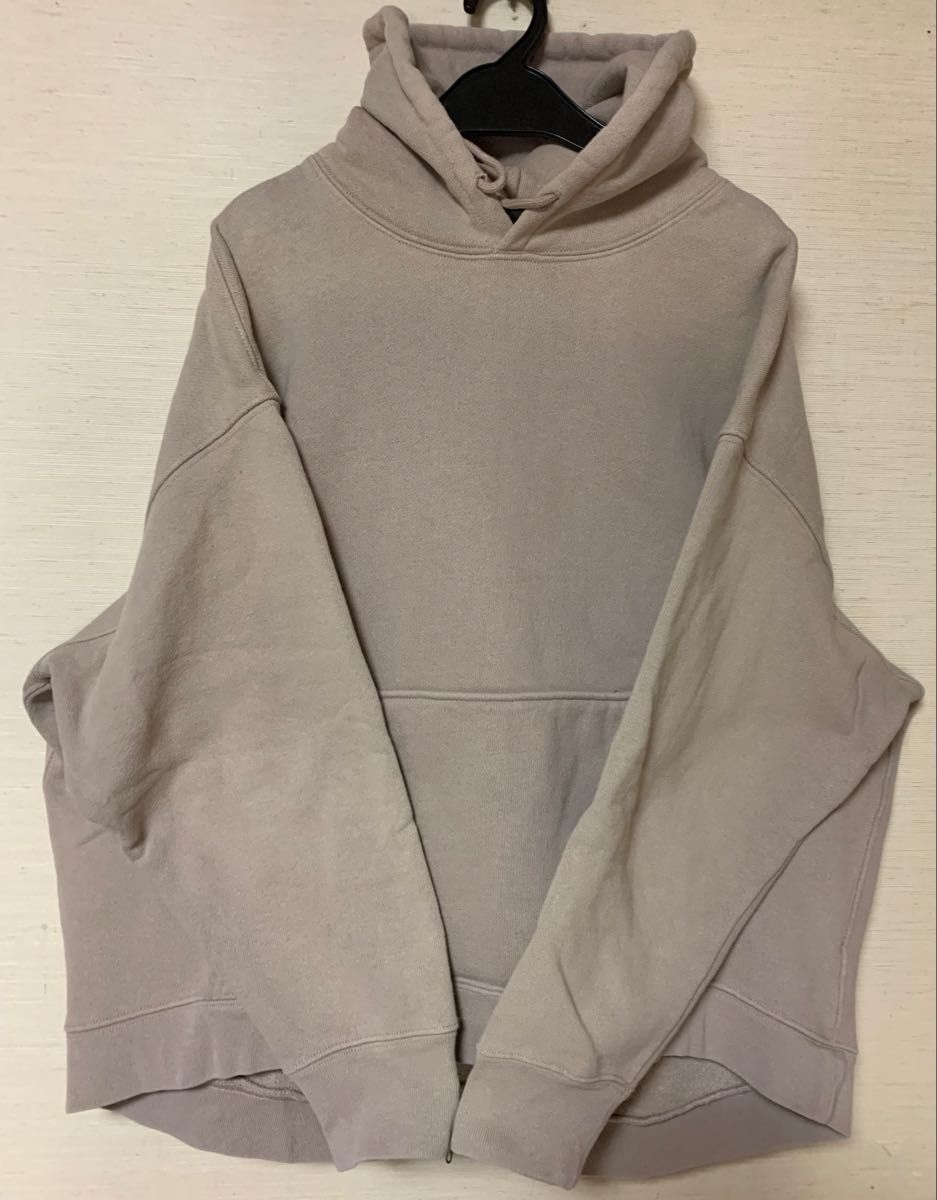 프릭스 스토어의 베이지 컬러 풀오버 후드티입니다 ('`*)